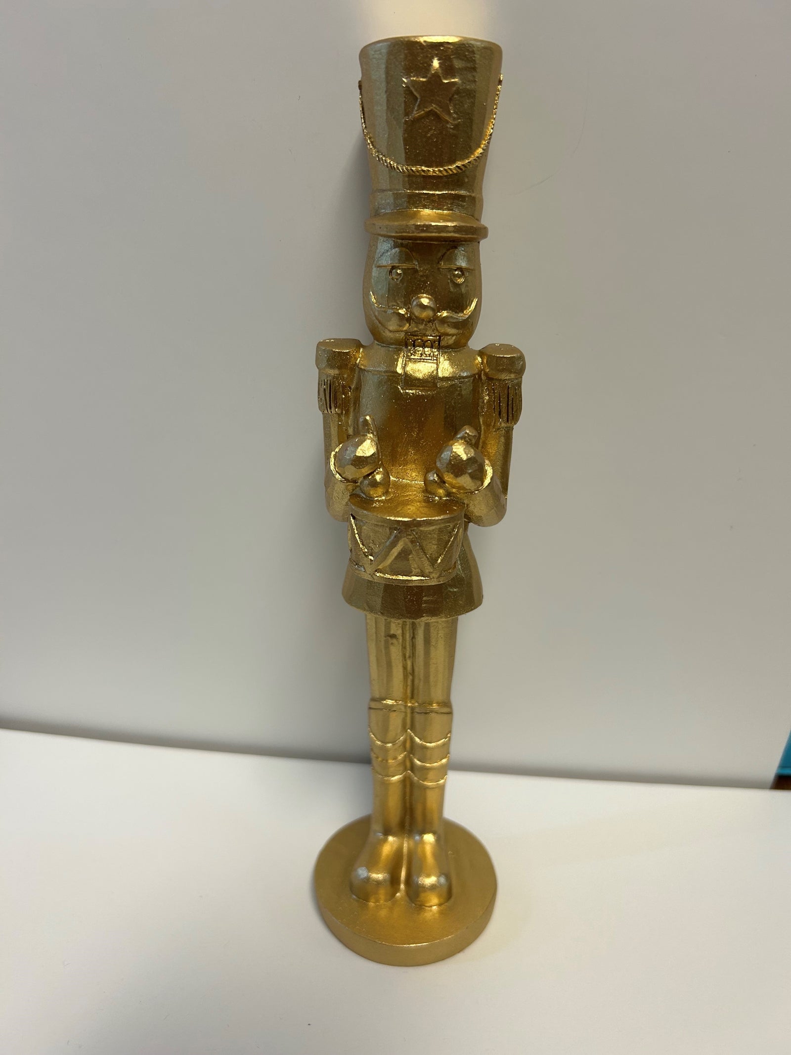 Small drumming nutcracker